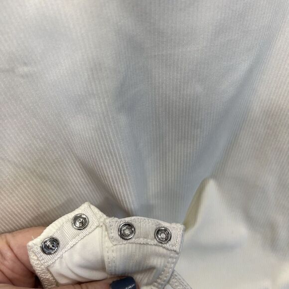 House of Harlow 1960 Bodysuit Medium Ivory Ribbed Diamond V-Neck Timeless Style - Picture 14 of 14